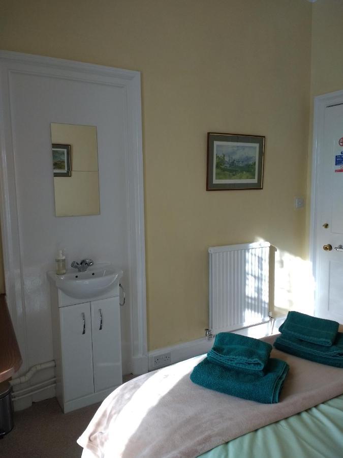 Lindores Guesthouse พีเบิลส์ ภายนอก รูปภาพ